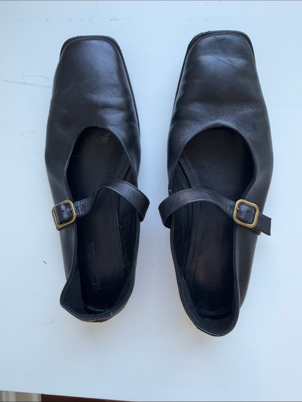 Massimo Dutti Black Leather Mary Jane Flats with Gold Buckle - Picture 4 of 5
